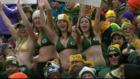 Green Bay Packers Fans Wearing Bikinis In 20 Degree Weather - Business ...