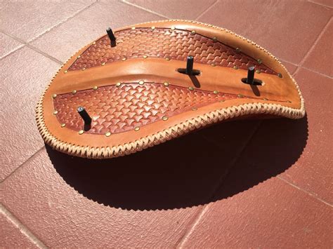 Leather craft Bike Seat, Leather Craft, Harley, Wrap, Crafts, Leather Crafts, Manualidades ...