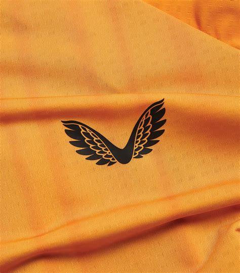 Castore gold Logo T-Shirt | Harrods UK