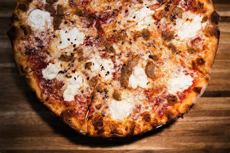 Capos Pizza: A Restaurant in San Antonio, TX - Thrillist