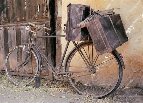 Premium Photo | Old and broken bicycle, abandoned on a facade