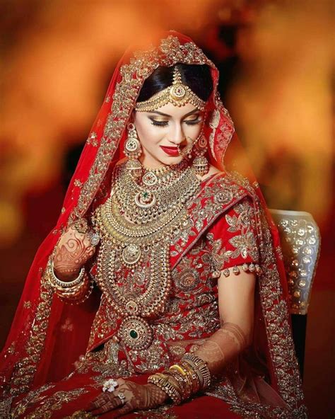 Book professional bridal makeup and mehndi artists near to your area. | Sposa indiana, Indiana ...