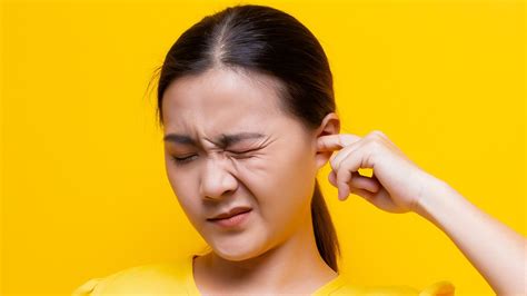 What It Really Means When Your Ears Itch Face Itches, Ear Wax Buildup, Swimmers Ear, Itchy Ears ...