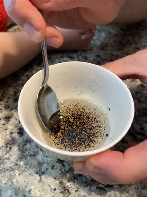 How to make fireworks in a jar - Celebrating with kids