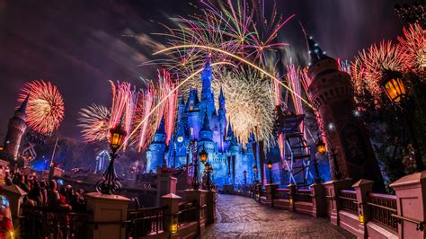 #DisneyParksLIVE: Watch Magic Kingdom Park Fireworks Tonight at 11:45 p ...