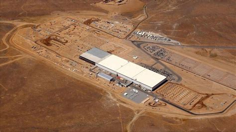 Inside Tesla's gigantic Gigafactory - BBC News