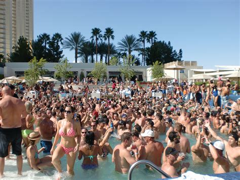 Big pool party at Wet Republic | Vegas pool party, Las vegas pool, Las vegas hotels