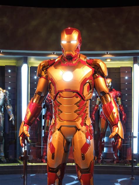 Hollywood Movie Costumes and Props: Iron Man 3 Mark 42 armour on ...