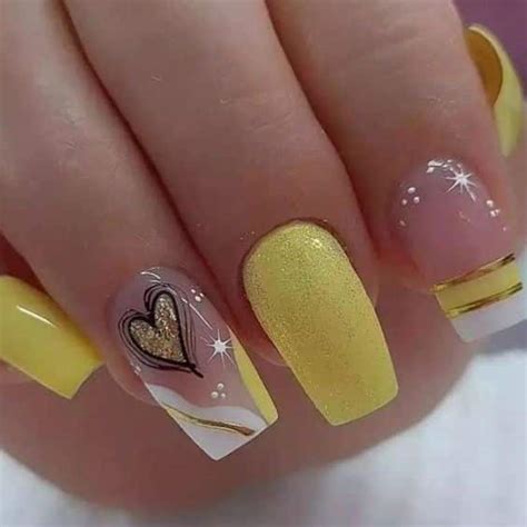 Try These Stunning Simple Short Nail Designs 2023