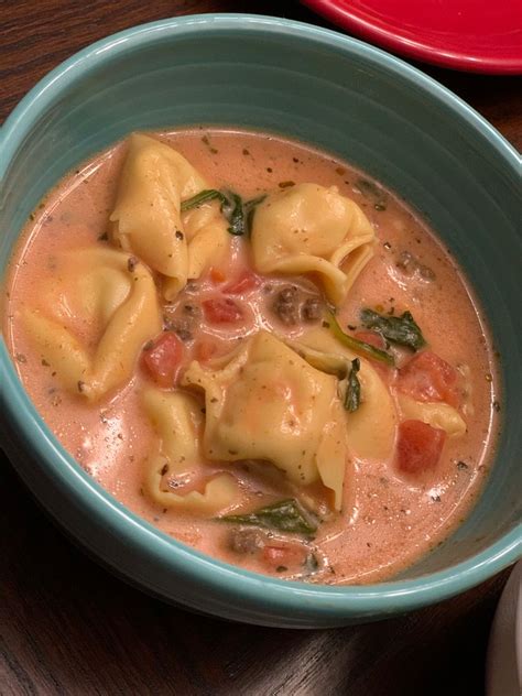 SLOW COOKER TOMATO TORTELLINI SOUP - Skinny Daily Recipes