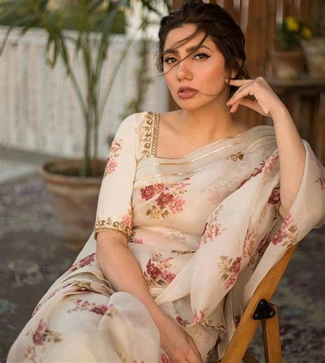 Mahira Khan makes us succumb to a love for floral sarees