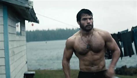 7 Bits of Proof 'Man of Steel' Star Henry Cavill Has Abs of Steel