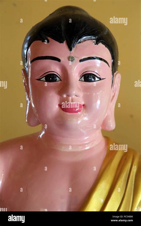 Statue prince siddhartha buddha child hi-res stock photography and images - Alamy