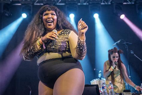 12++ Best Concert Looks from Lizzo Fans | #CuzILoveYou Tour - The Huntswoman