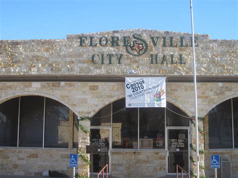 File:Floresville, TX, City Hall IMG 2677.JPG - Wikimedia Commons