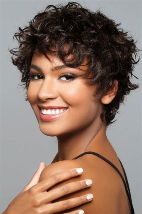 Natural Short Curly Hairstyles for round face | Haircuts for curly hair ...