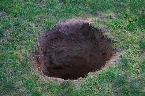 Man Accidentally Traps Himself In The Hole He Dug To Spy On His Ex-Girlfriend | 100.3 Jack FM