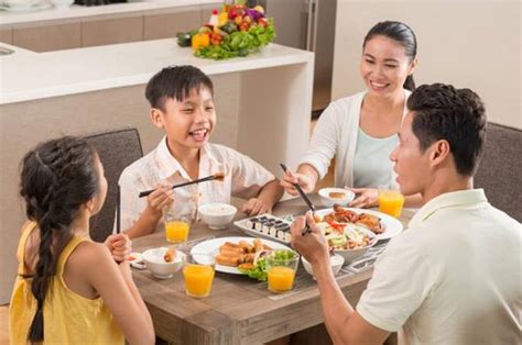 Anak Makan Lahap Dapat Dibuktikkan dengan Kehadiran Ayah Bunda