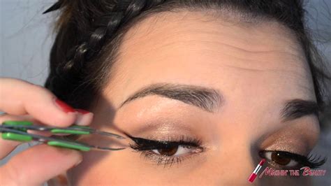 How TO: Apply FALSE EYELASHES tutorial - YouTube