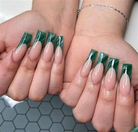 26 Dark Green Nail Designs That Will Envy Others This Winter - Sweet Money Bee