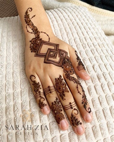 Square Top Henna Mehndi Designs | Mehndi Creation | Henna tattoo designs simple, Latest mehndi ...