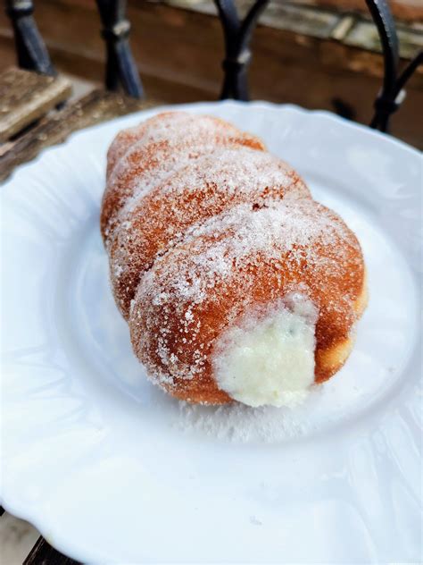 Cartocci Siciliani: Doughnut Cannoli | Food on the Move