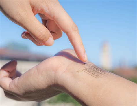 Selective: Soft 'Electronic Skin' Mimics Our Sense of Touch - Daily ...