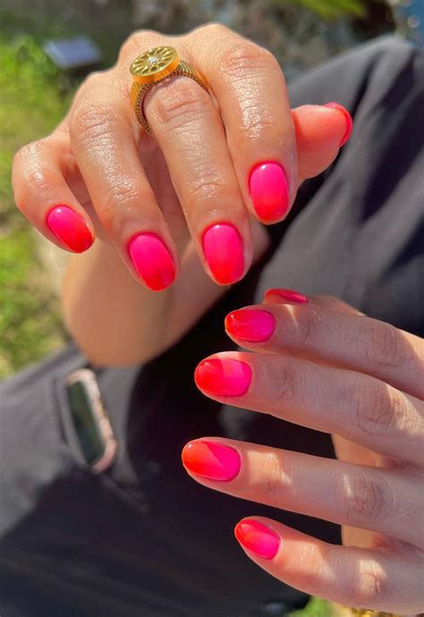 25 Hot Pink Vibrant Nails for Modern Women : Ombre Hot Pink & Red Nails