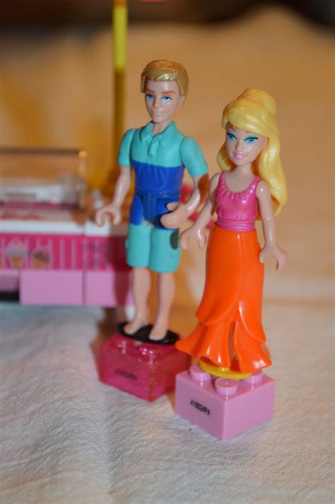 The Barbie Blog: Barbie Goes Lego