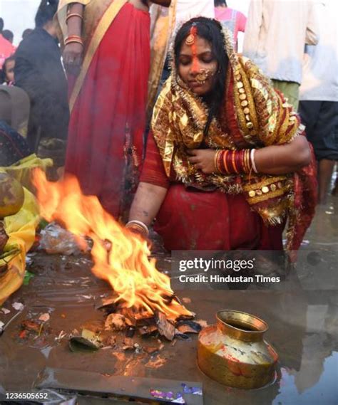 Chhath Ghat Photos and Premium High Res Pictures - Getty Images