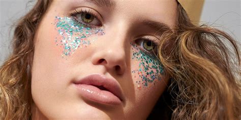 MUA Video Tutorial: Glitter Eye Makeup For The Party Season