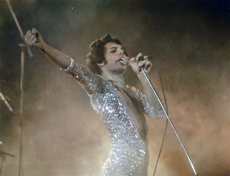 Concert: Queen live at the Forum, Inglewood, CA, USA [22.12.1977] [QueenConcerts]