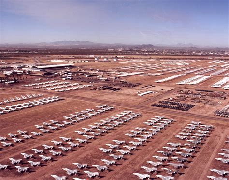 Pilt:AMARC at Davis-Monthan Air Force Base.jpg - Vikipeedia, vaba entsüklopeedia