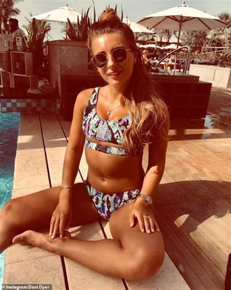 Dani Dyer looks sensational as she flaunts her incredible abs in bikini in Dubai | Daily Mail Online