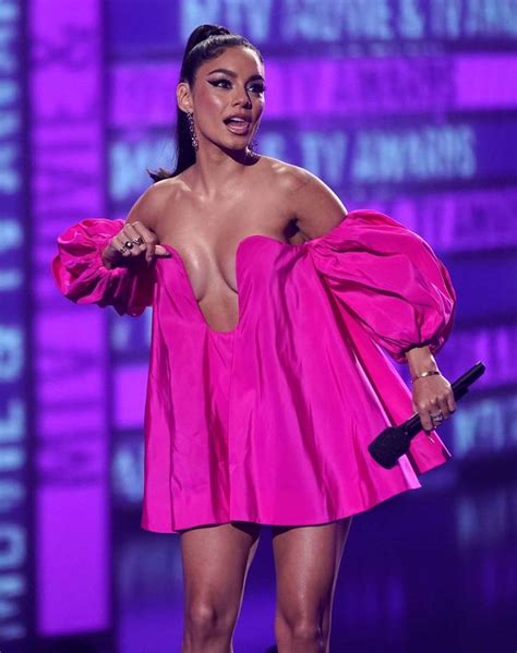 Vanessa Hudgens at the MTV Movie & TV Awards 2022 | Vanessa hudgens style, Vanessa hudgens ...