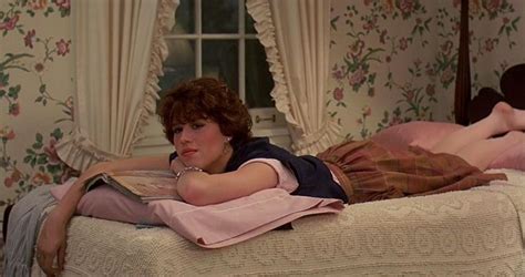 Molly Ringwald in Sixteen Candles (1984) | Sixteen candles, Molly ...