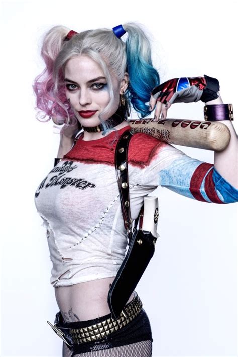 New photo of Margot Robbie as Harley Quinn in 'Suicide Squad' - Batman News