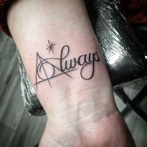 41 Triangle Tattoos For Women That Are Super Inspiring