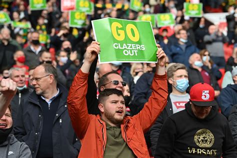 In pictures: 10,000 Manchester United fans return to Old Trafford and protest against the ...