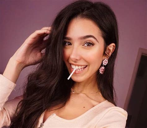 Glow ASMR Wiki & Bio: Net Worth, Age and other information | FameCop.com