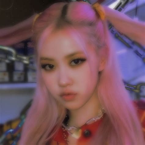 rosé pfp | Rosé pfp, Cute pink background, Rosé icons aesthetic