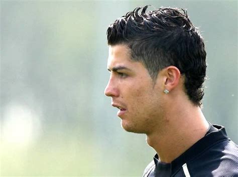 30 Best Cristiano Ronaldo Hairstyles, Haircuts & Colors (2022 Update)