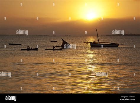 Indian ocean sunrise hi-res stock photography and images - Alamy