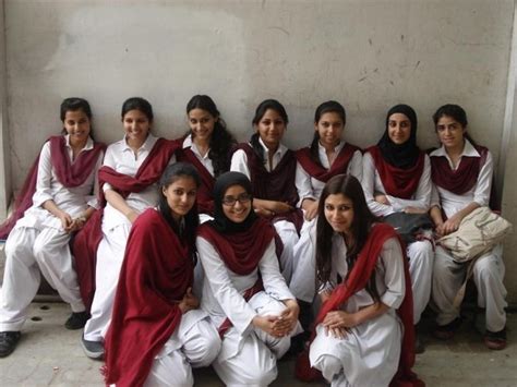 HoT GirLs ArounD ThE WorLD: Pakistani girls in school uniform # 2