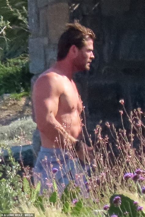 Chris Hemsworth shows off his ripping six-pack abs at the beach in Mykonos Greece | Daily Mail ...