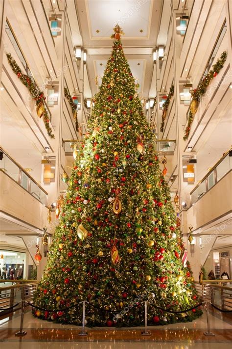 Shopping Mall Christmas Tree – Stock Editorial Photo © filedimage ...