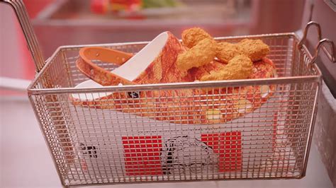 KFC X Crocs Bucket Clog ที่คิดมาได้ไง - Marketeer Online