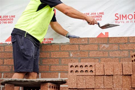 Everything You Need to Know to Become a Bricklayer