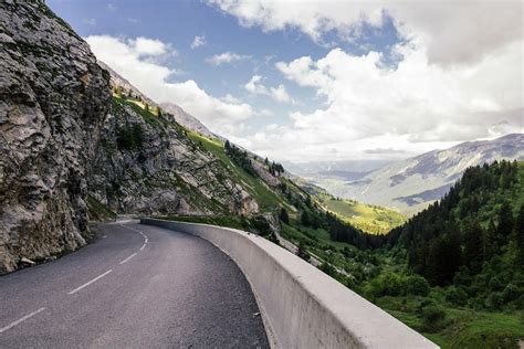 Staying safe while driving on mountain roads