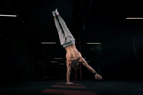 One handed handstand | Handstand balance tips | Cool handstand tricks